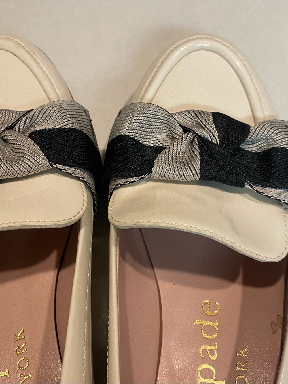KATE SPADE LEANDRA PATENT LEATHER LOAFER CREAM BLACK BOW PLAID
HEEL SZ 7 - Picture 12 of 16